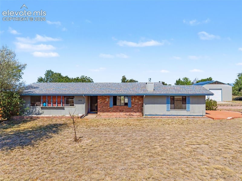 1335 Apple Ln, Penrose, CO 81240