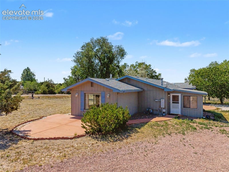 1335 Apple Ln, Penrose, CO 81240