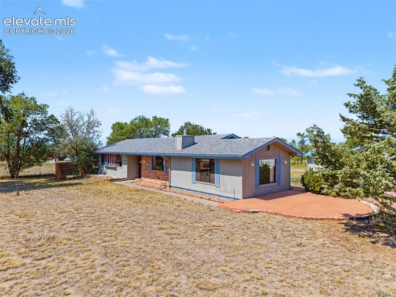 1335 Apple Ln, Penrose, CO 81240
