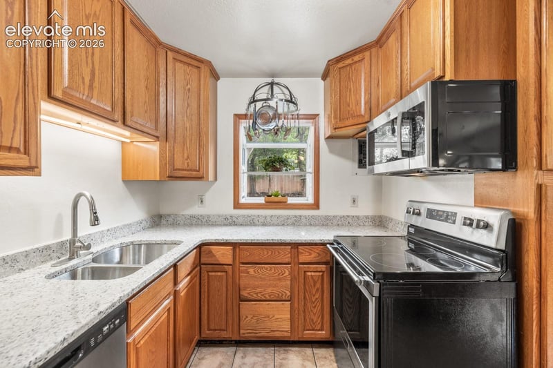 1338 Oswego St, Colorado Springs, CO 80904