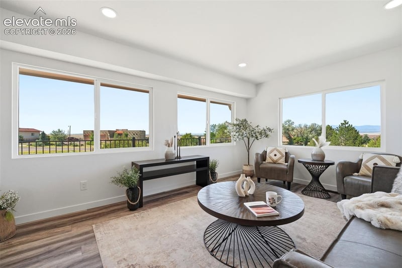 1361 S Tonalea Dr, Pueblo, CO 81007