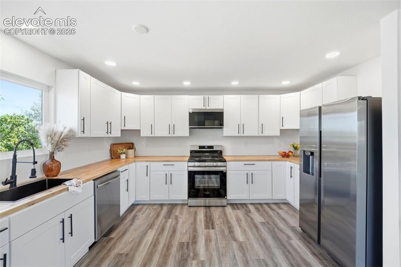 1361 S Tonalea Dr, Pueblo, CO 81007