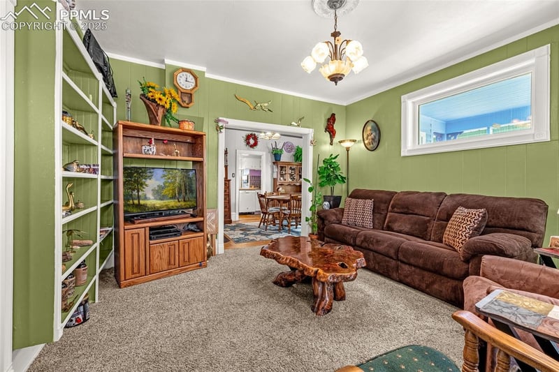 137 W Eaton Ave, Cripple Creek, CO 80813