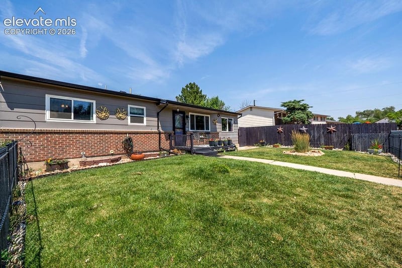 1372 Luna Dr, Fountain, CO 80817