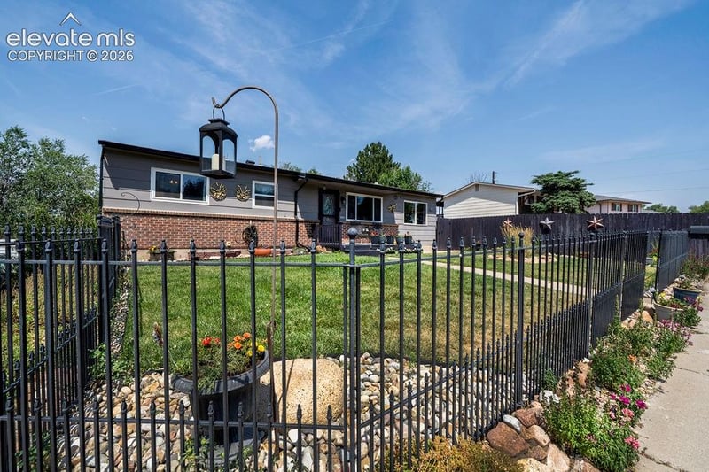 1372 Luna Dr, Fountain, CO 80817