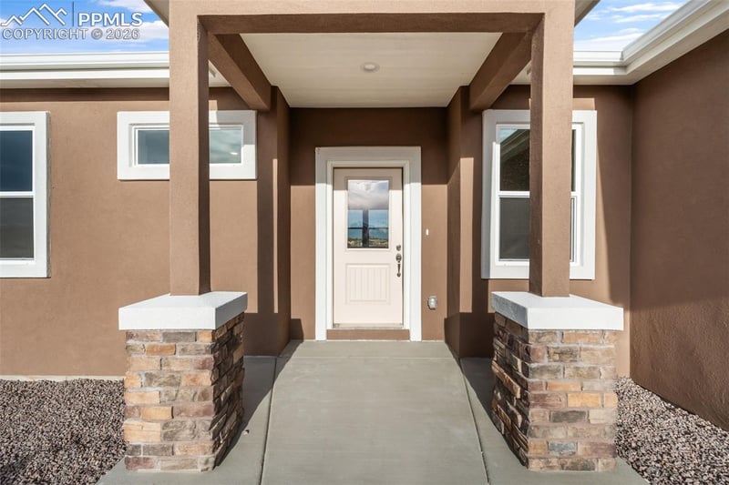 1438 N Moonbeam Dr, Pueblo, CO 81007