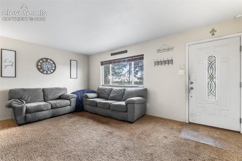 15 Macalester Rd, Pueblo, CO 81001