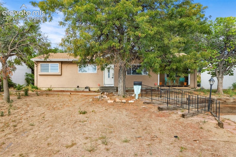 15 Macalester Rd, Pueblo, CO 81001