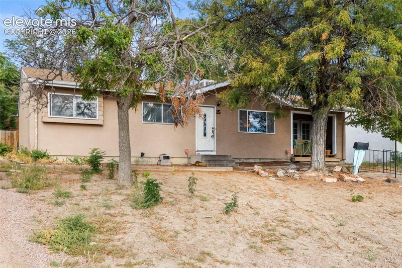 15 Macalester Rd, Pueblo, CO 81001