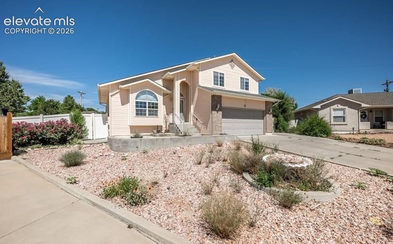 15 White Dove Ct, Pueblo, CO 81001