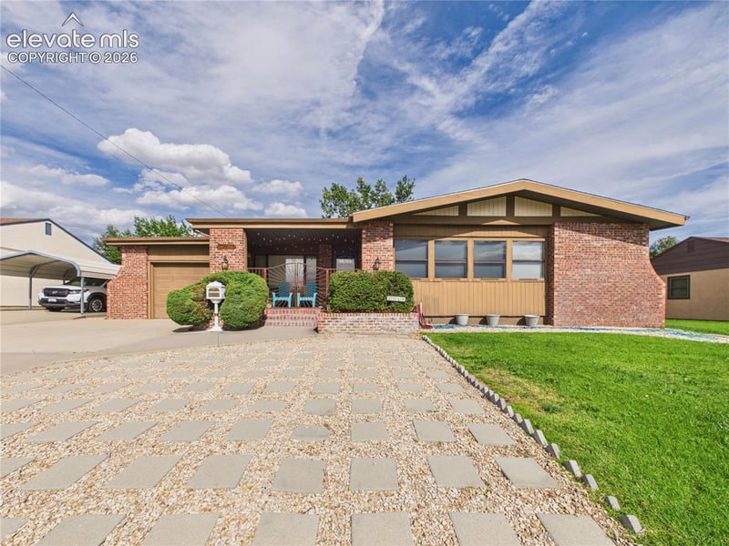1518 Lexington Rd, Pueblo, CO 81001