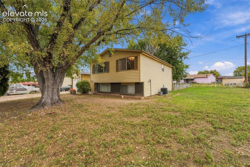 1520 River Dr, Fountain, CO 80817