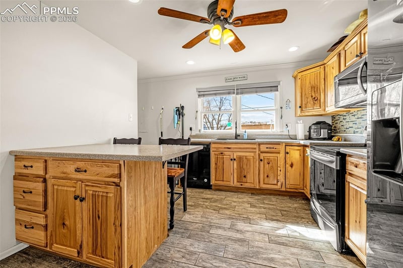 1535 Alexander Cir, Pueblo, CO 81001