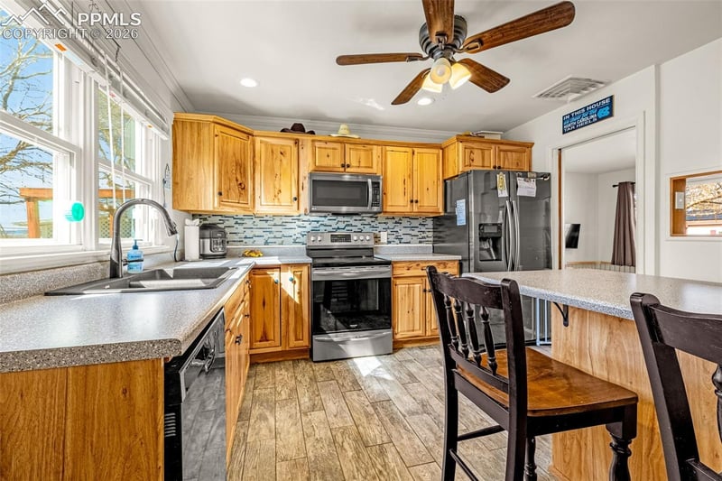 1535 Alexander Cir, Pueblo, CO 81001