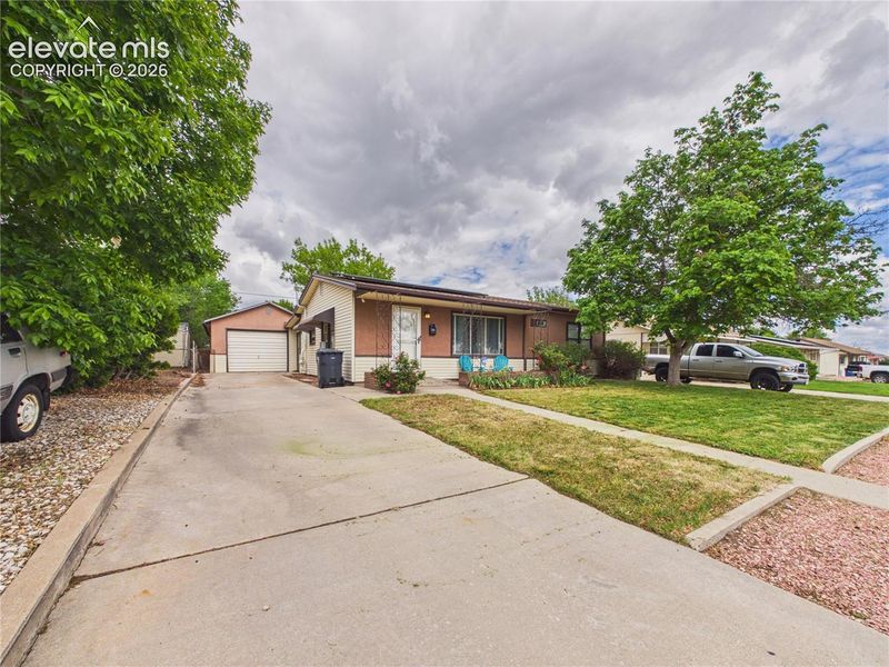 1615 Englewood Dr, Pueblo, CO 81005