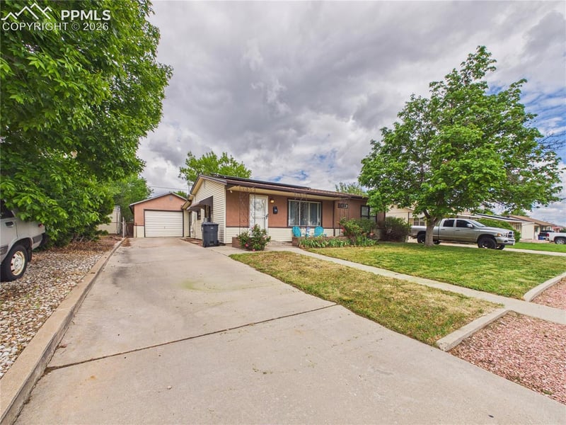 1615 Englewood Dr, Pueblo, CO 81005