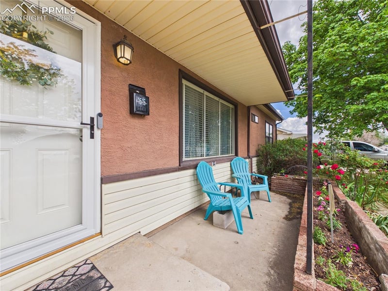 1615 Englewood Dr, Pueblo, CO 81005