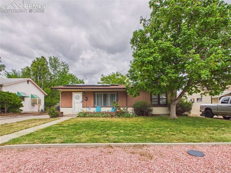 1615 Englewood Dr, Pueblo, CO 81005