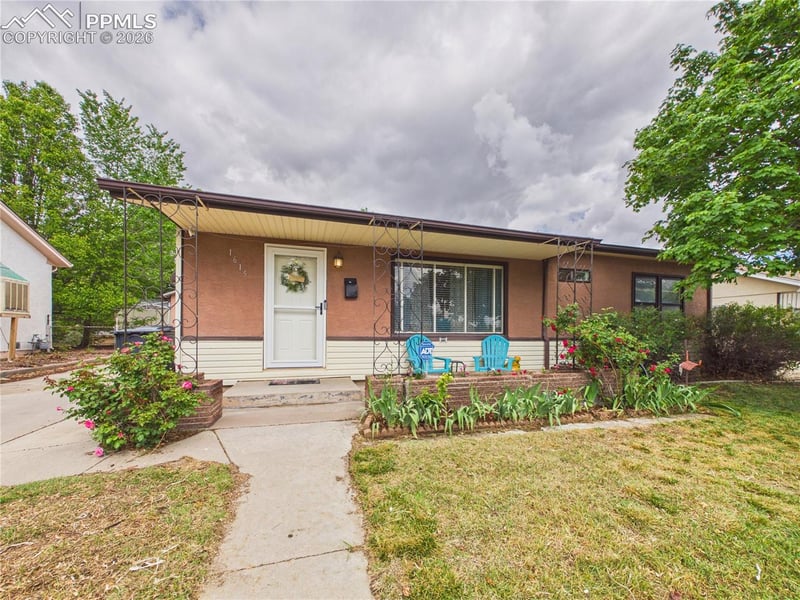 1615 Englewood Dr, Pueblo, CO 81005