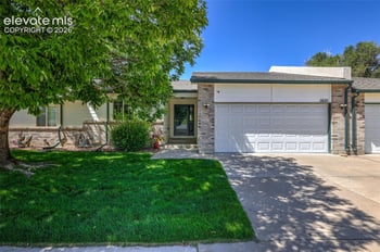 1621 Horseshoe Pl, Pueblo, CO 81001