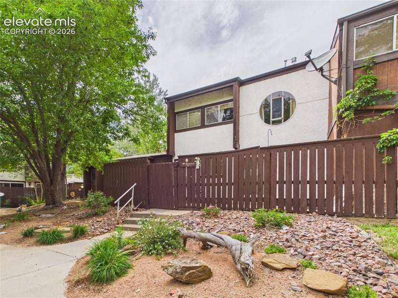164 Bonnymede Rd #E, Pueblo, CO 81001
