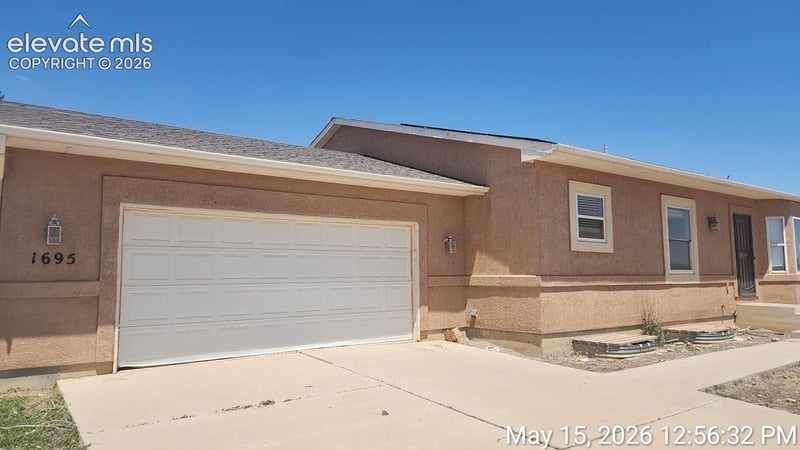1695 E Buffalo Ln, Pueblo, CO 81007