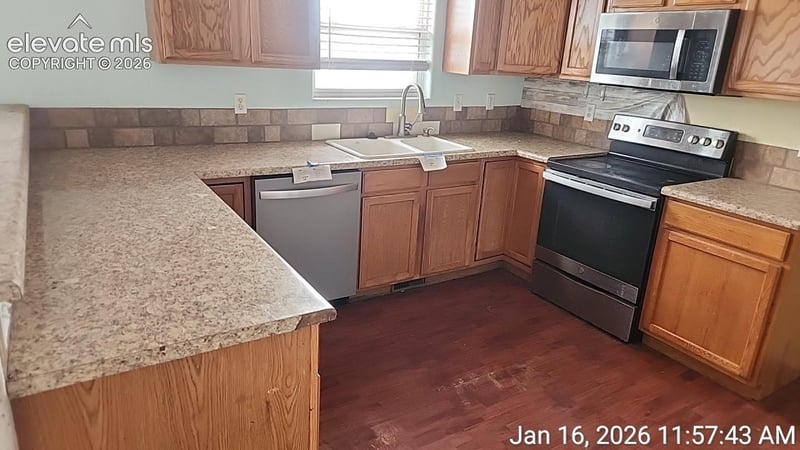 1695 E Buffalo Ln, Pueblo, CO 81007