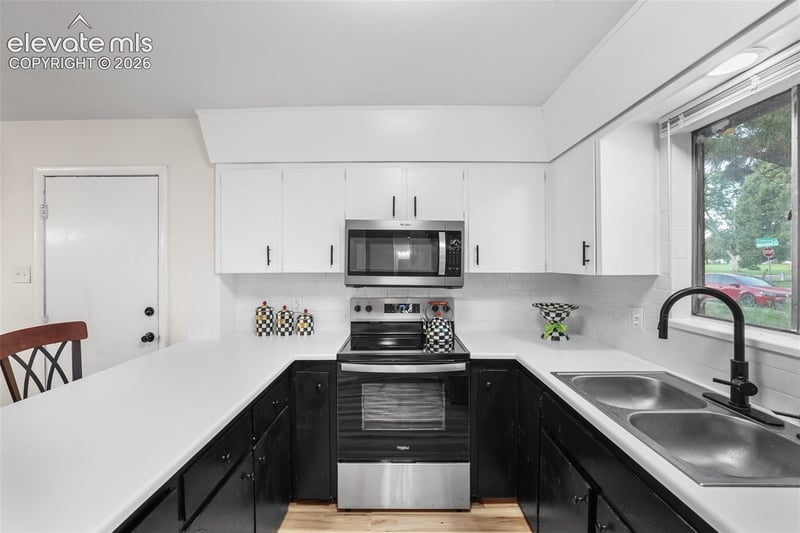 1818 Maplewood Dr, Pueblo, CO 81005