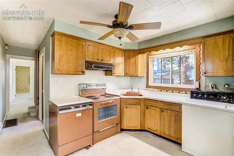 1823 Cheyenne Blvd, Colorado Springs, CO 80906