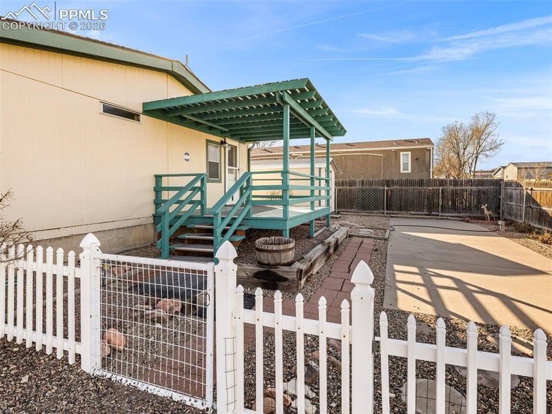 183 E Birch Hills Dr, Pueblo, CO 81007