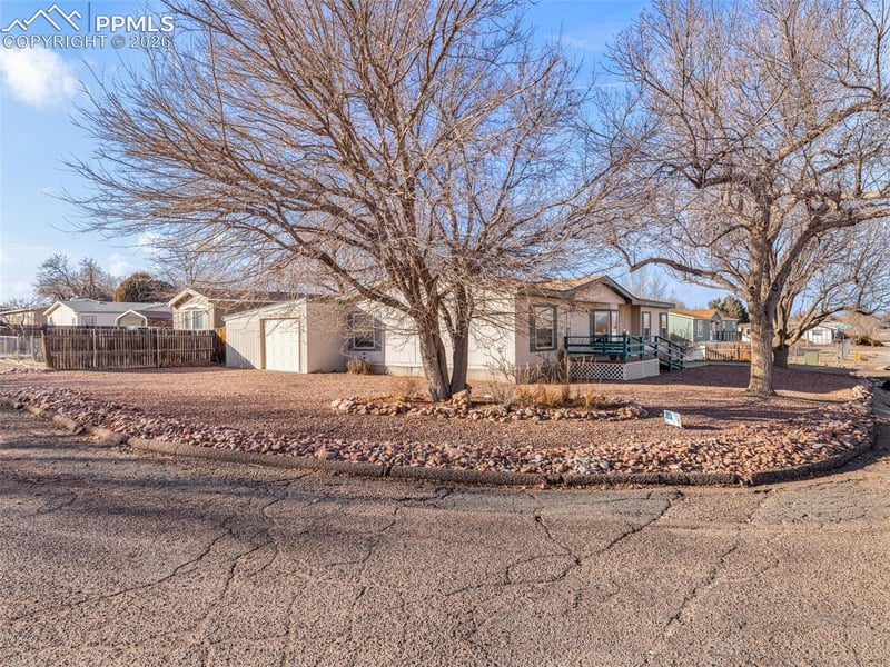 183 E Birch Hills Dr, Pueblo, CO 81007