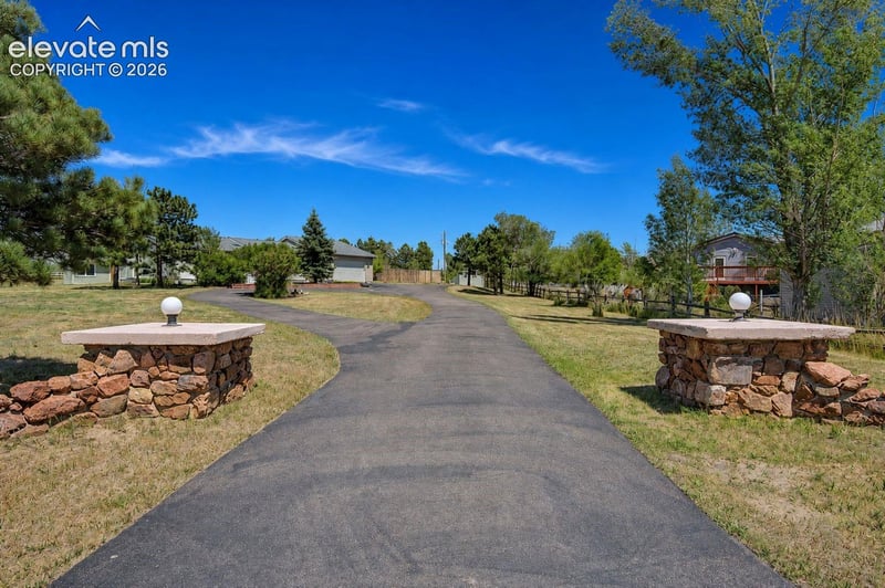 19155 Spring Valley Rd, Monument, CO 80132