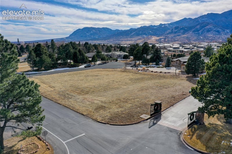 1970 Hill Ln, Colorado Springs, CO 80904