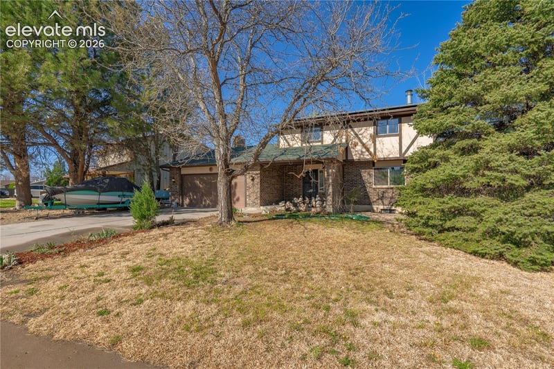 2 Bellflower Ct, Pueblo, CO 81001