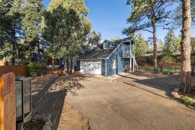 2 Cresta Rd, Colorado Springs, CO 80906