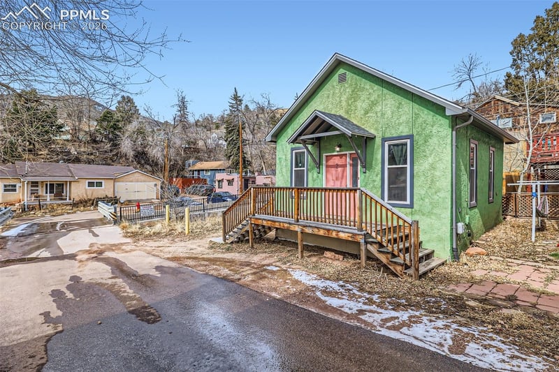 2 Narrows Rd, Manitou Springs, CO 80829