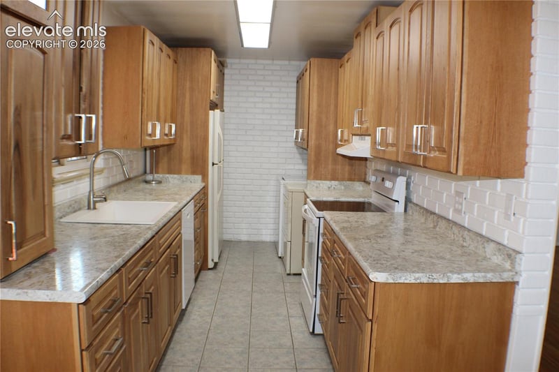 2006 Sherwood Ln, Pueblo, CO 81005