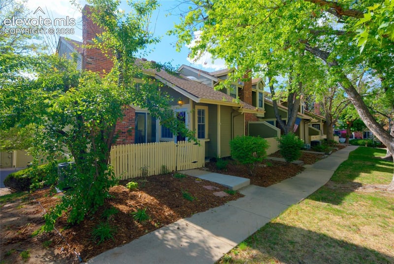 2020 S Hannibal Way #F, Aurora, CO 80013