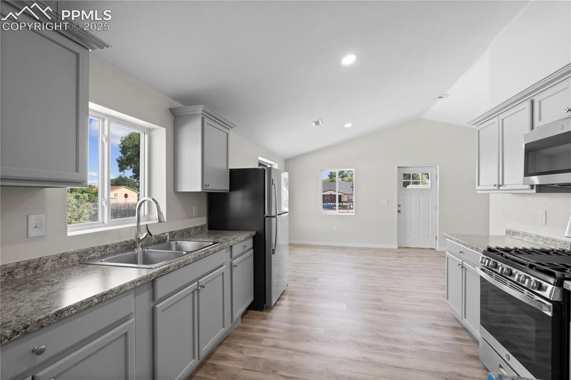 2027 E 14th St, Pueblo, CO 81001