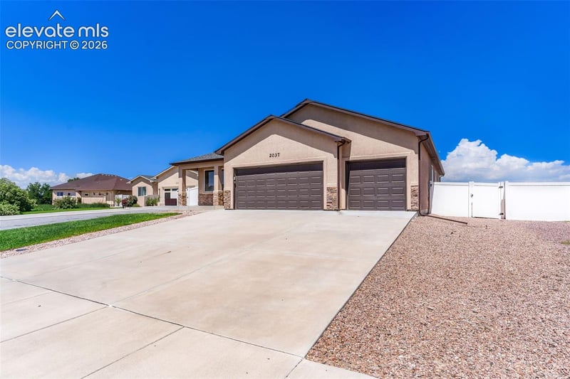 2037 Kingbird Ct, Pueblo, CO 81008