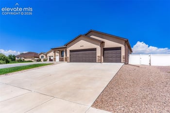 2037 Kingbird Ct, Pueblo, CO 81008