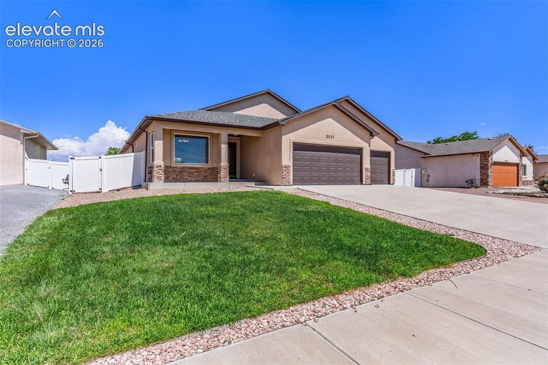 2037 Kingbird Ct, Pueblo, CO 81008