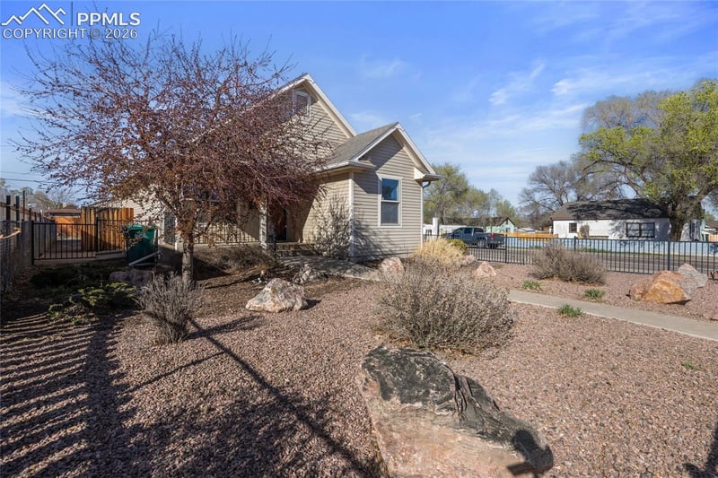 2039 E 8th St, Pueblo, CO 81001
