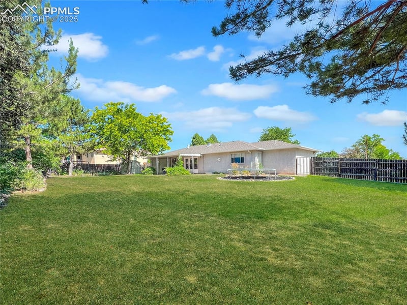 204 Bridle Trl, Pueblo, CO 81005
