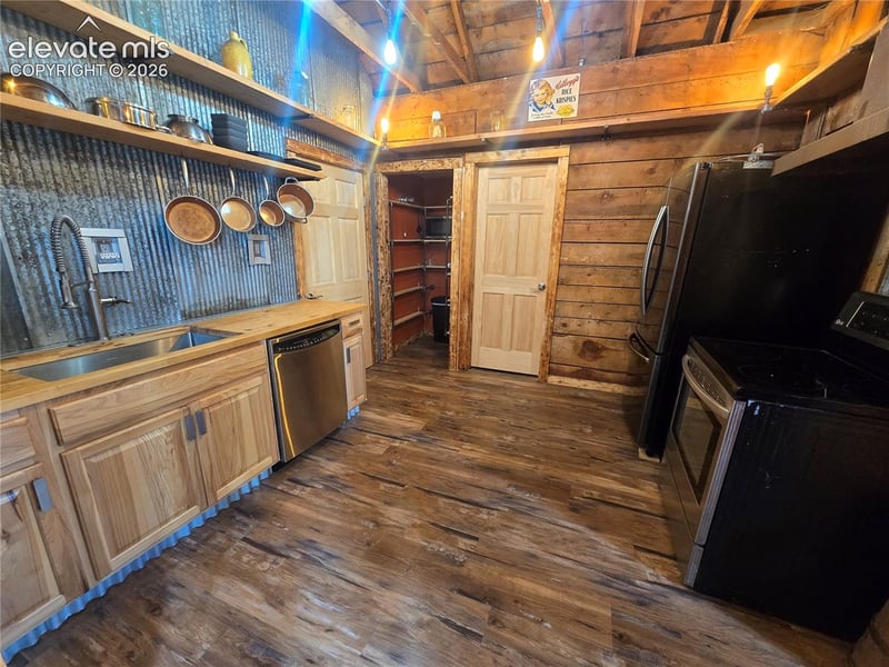 207 W Eaton Ave, Cripple Creek, CO 80813