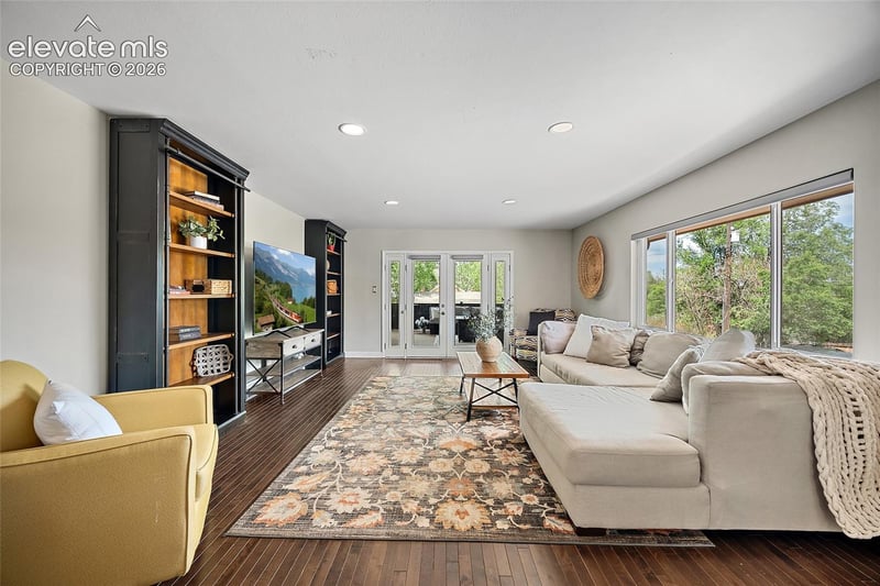 208 Oak Pl, Manitou Springs, CO 80829