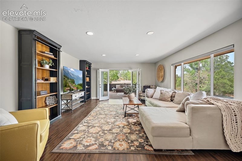 208 Oak Pl, Manitou Springs, CO 80829
