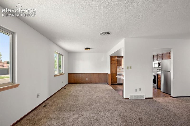 208 Starlite Dr, Pueblo, CO 81005