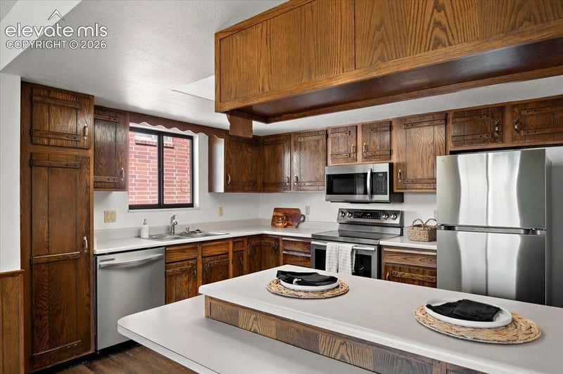 208 Starlite Dr, Pueblo, CO 81005
