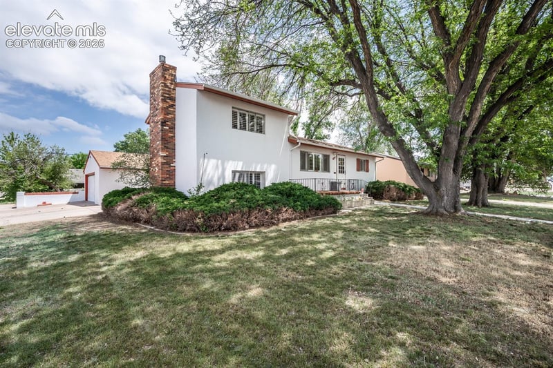 2100 Elmwood Ln, Pueblo, CO 81005